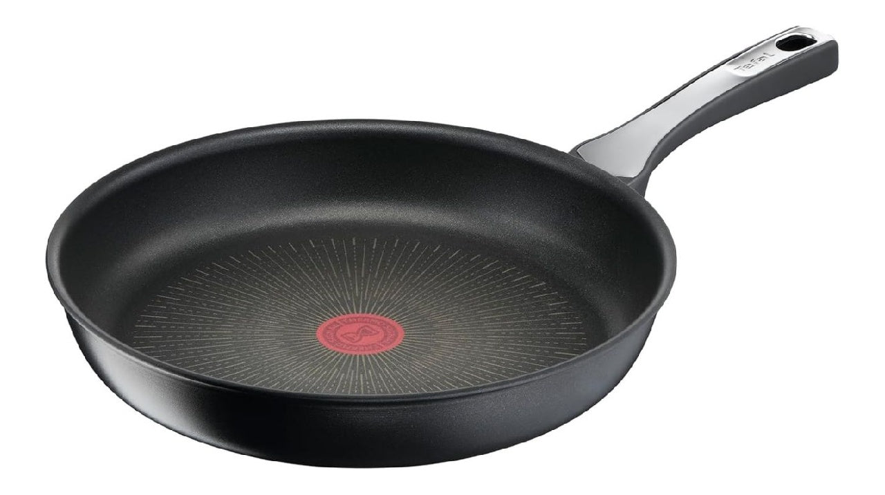 Poele Unlimited On Induction Revetement Antiadhesif 32 cm Batterie de cuisine tout feux avec revetement Titanium antirayures ThermoSignal pour une cuisson homogene et precise